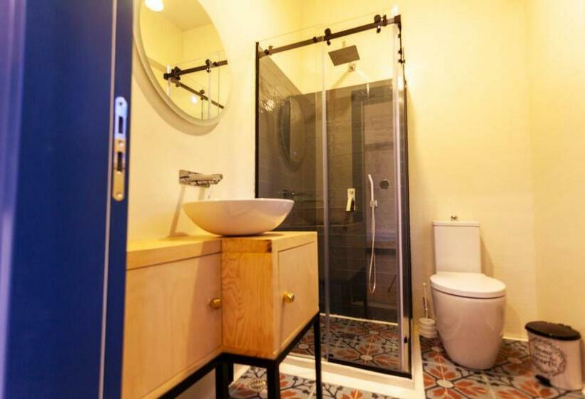 חדר דלוקס לארבעה, Toni Retzo Rooms