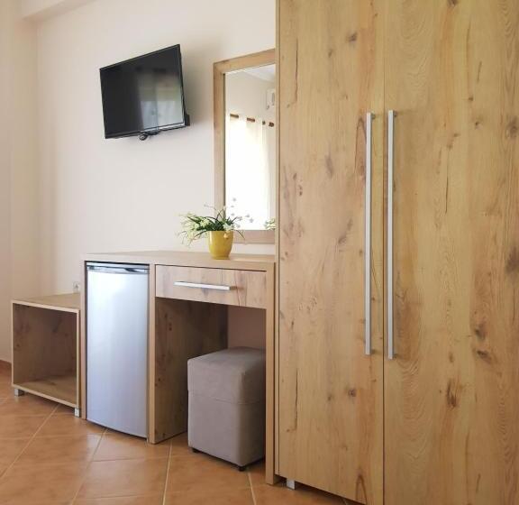 Triple Room Sea View, Toni Retzo Rooms