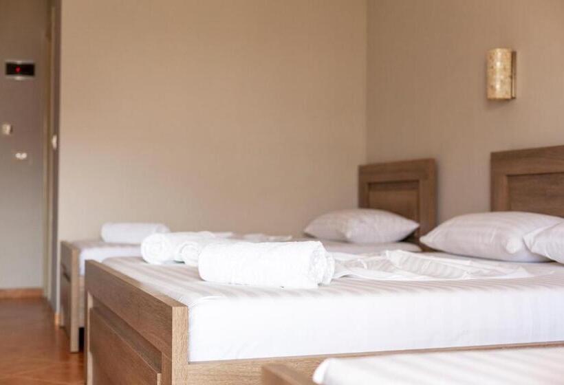 חדר סטנדרט לארבעה נוף לים, Toni Retzo Rooms