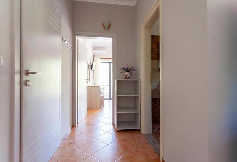 דירת חדר, Toni Retzo Rooms