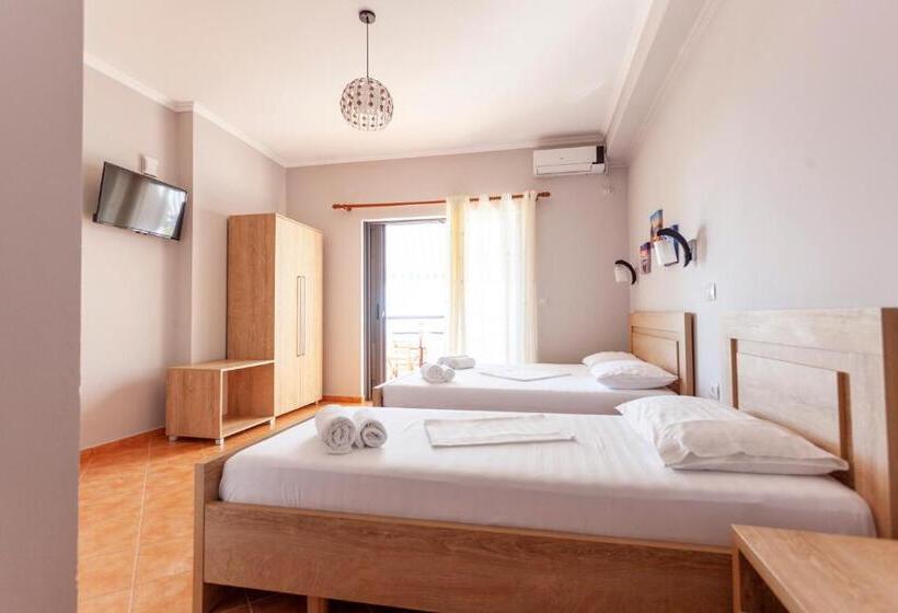 חדר קומפורט לשלושה, Toni Retzo Rooms