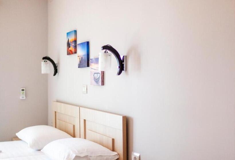 חדר קומפורט לשלושה, Toni Retzo Rooms