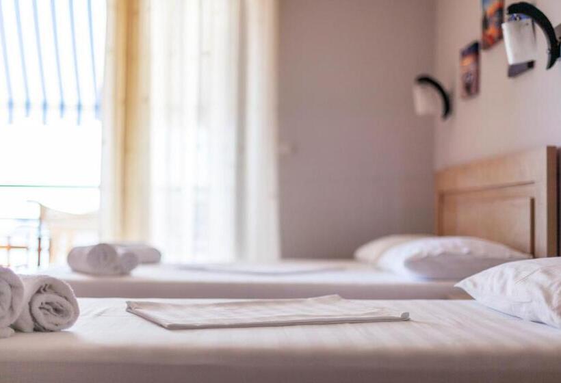 חדר קומפורט לשלושה, Toni Retzo Rooms