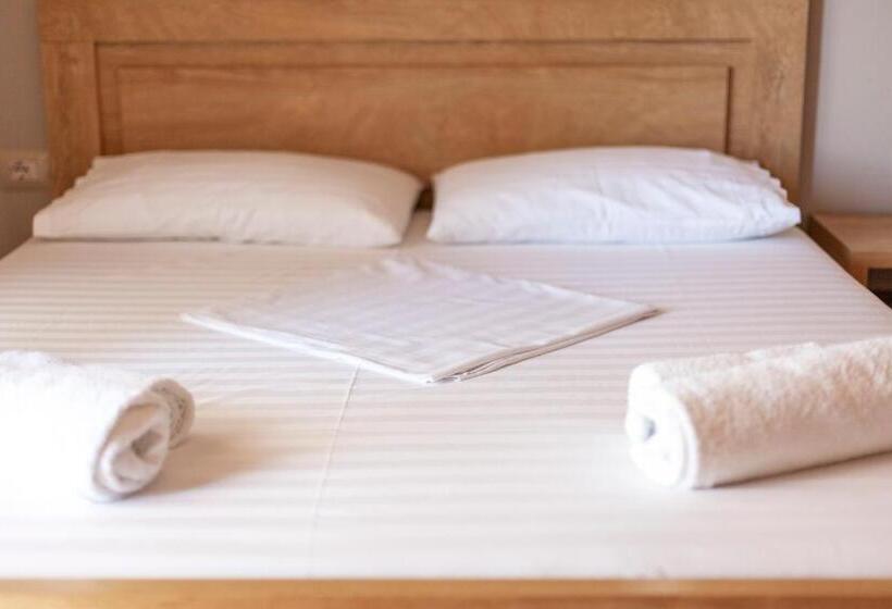 חדר קומפורט לשלושה, Toni Retzo Rooms