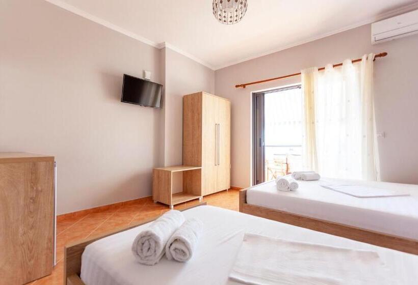 חדר קומפורט לשלושה, Toni Retzo Rooms