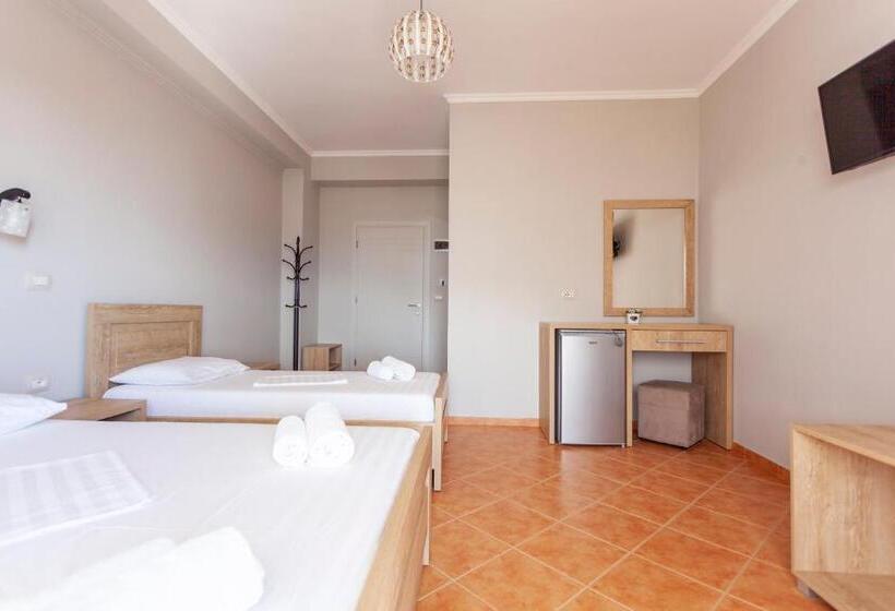 חדר קומפורט לשלושה, Toni Retzo Rooms