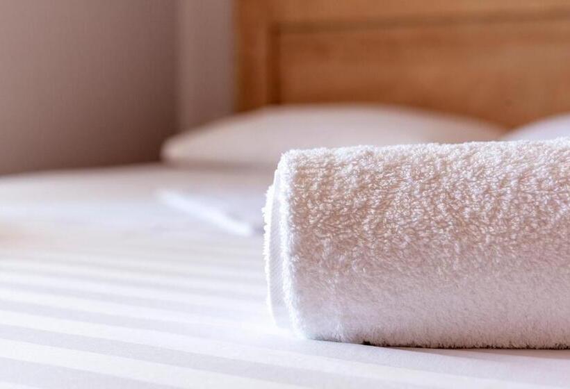 חדר קומפורט לשלושה, Toni Retzo Rooms