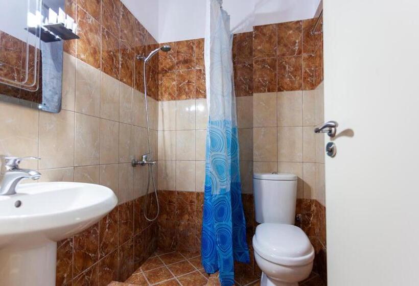 חדר לארבעה סטנדרטי עם מרפסת, Toni Retzo Rooms