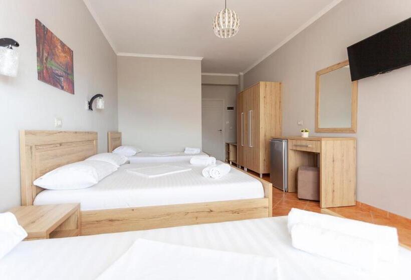 חדר לארבעה סטנדרטי עם מרפסת, Toni Retzo Rooms