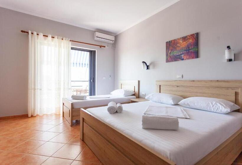 חדר לארבעה סטנדרטי עם מרפסת, Toni Retzo Rooms