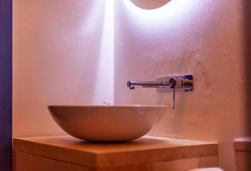 חדר דלוקס לארבעה, Toni Retzo Rooms