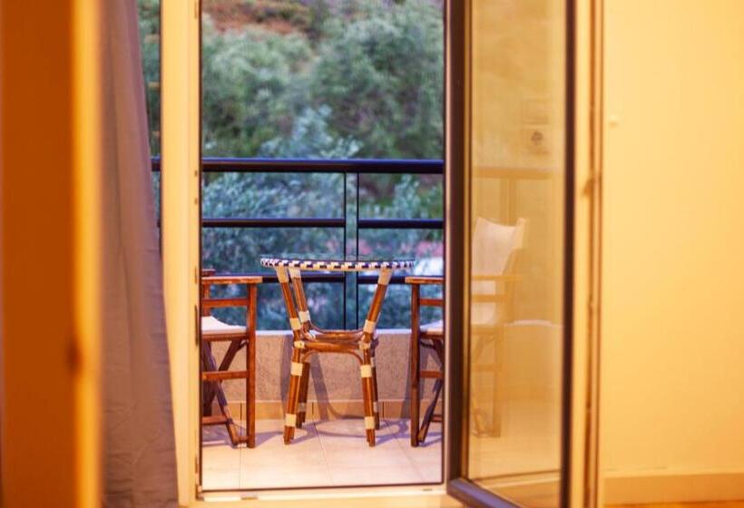 חדר דלוקס לארבעה, Toni Retzo Rooms