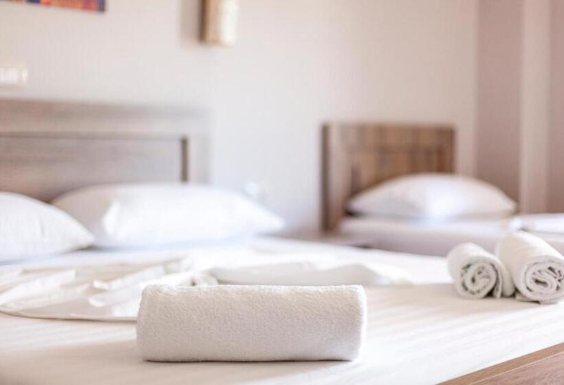 חדר סטנדרט לארבעה נוף לים, Toni Retzo Rooms