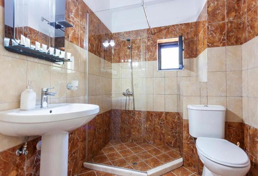 דירת חדר, Toni Retzo Rooms