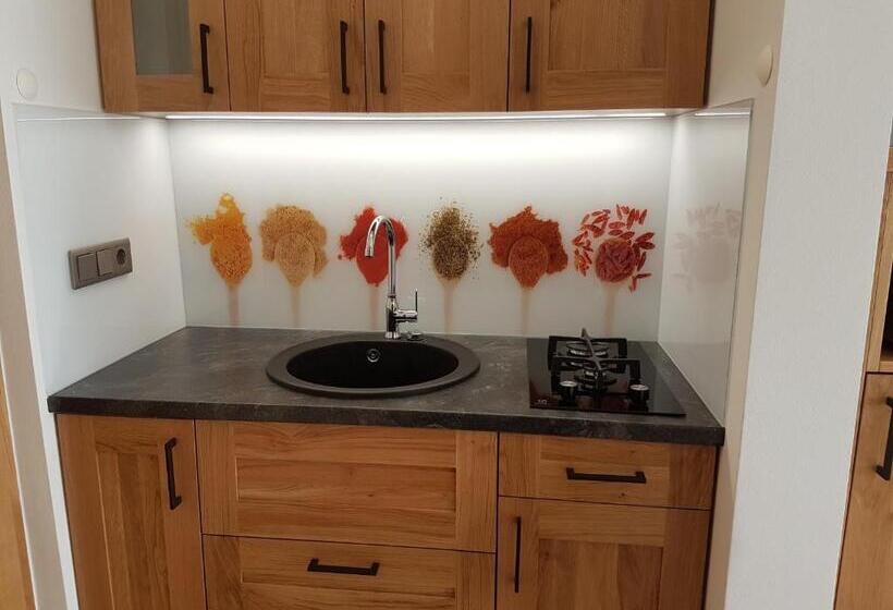 דירה בת חדר שינה 1 עם מרפסת, Apartments And Rooms Milena