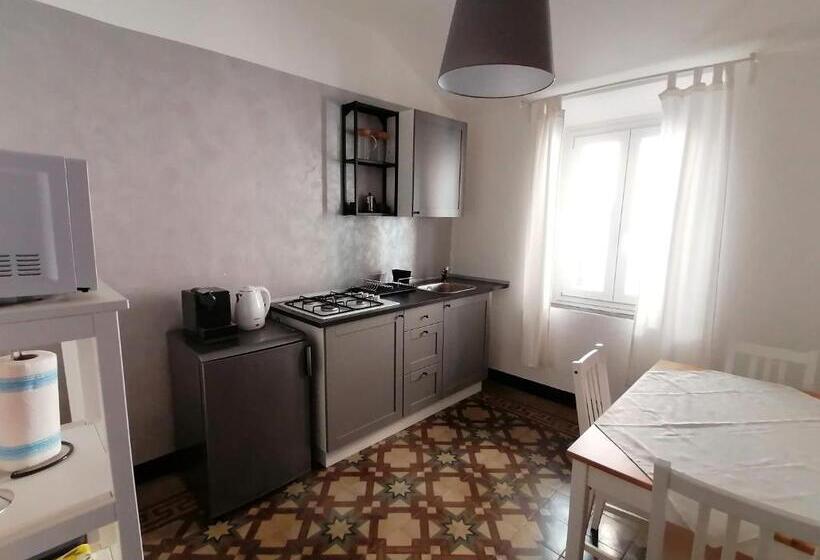 شقة غرفة واحدة, Q.b. Osteria