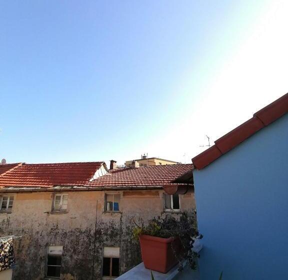 شقة غرفة واحدة, Q.b. Osteria