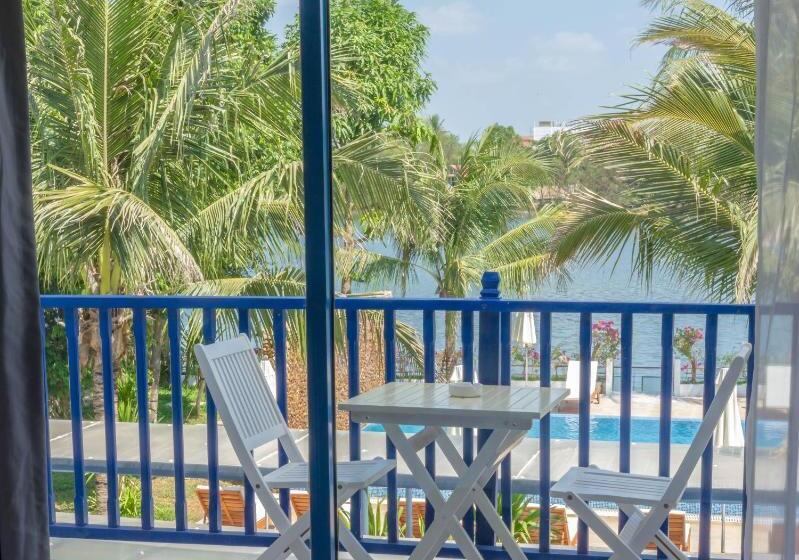 غرفة ديلوكس مطلة على حمام السباحة, The B Resort