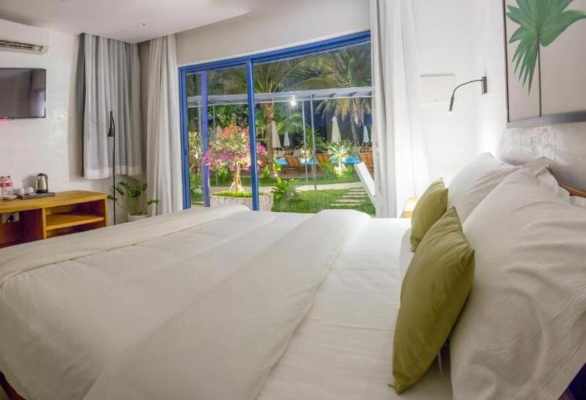 غرفة ديلوكس مطلة على حمام السباحة, The B Resort