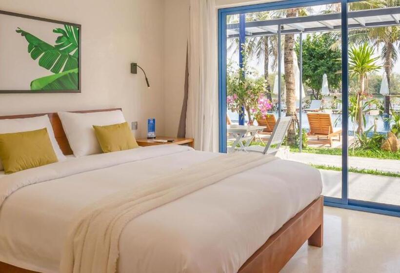غرفة ديلوكس مطلة على حمام السباحة, The B Resort