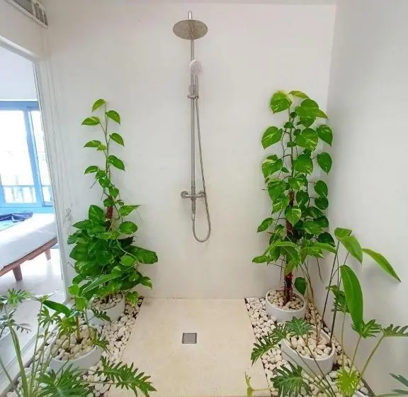 اتاق لوکس با چشم‌انداز استخر, The B Resort