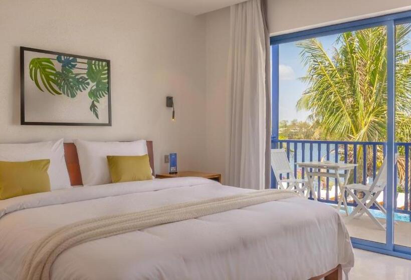 غرفة ديلوكس مطلة على حمام السباحة, The B Resort