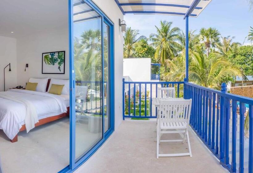 غرفة ديلوكس مطلة على حمام السباحة, The B Resort