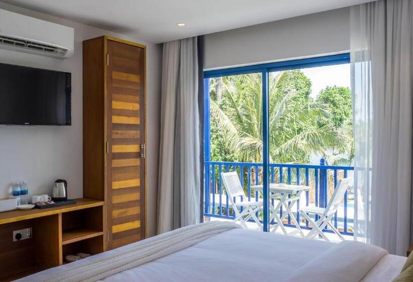 غرفة ديلوكس مطلة على حمام السباحة, The B Resort