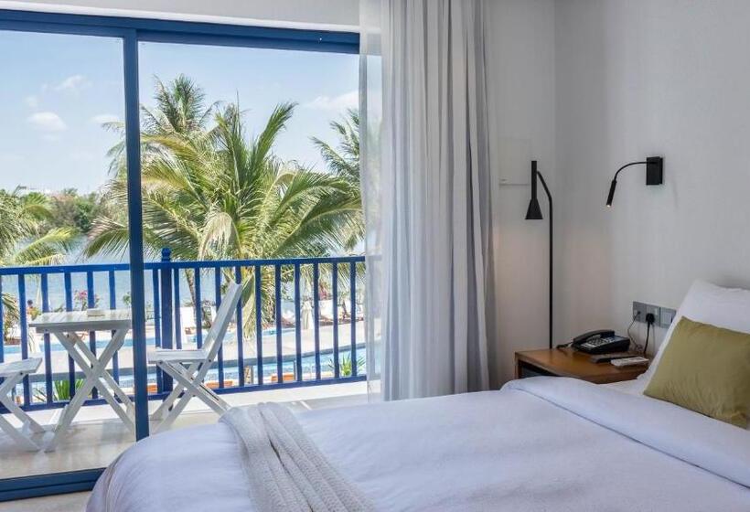 غرفة ديلوكس مطلة على حمام السباحة, The B Resort