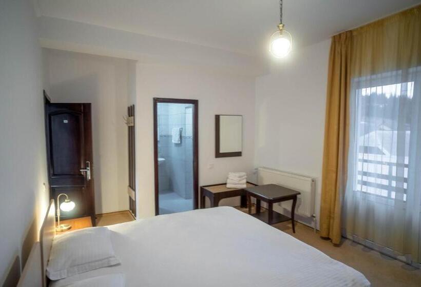 اتاق استاندارد با چشم‌انداز کوهستان, Chalet 173
