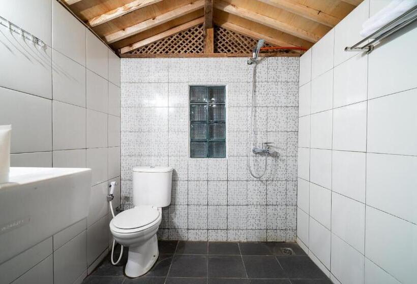 جناح ديلوكس, Oyo 2393 Omahe Nawung