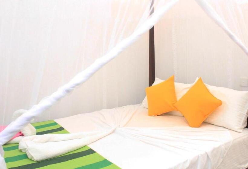 Camera Deluxe, Bejewelled Sigiriya