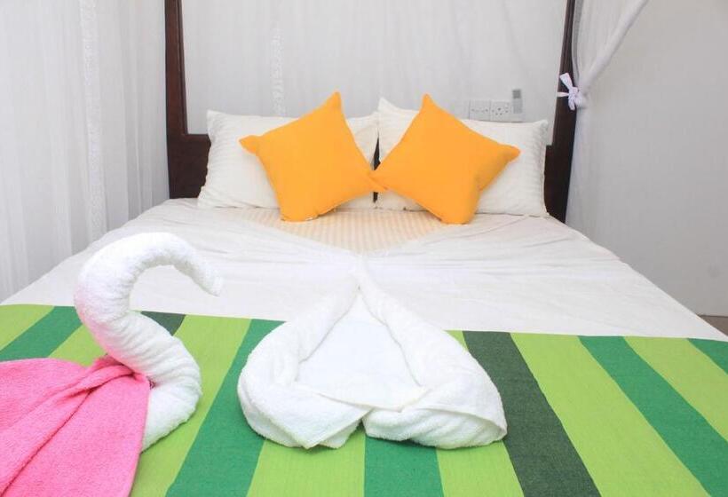 Camera Deluxe, Bejewelled Sigiriya