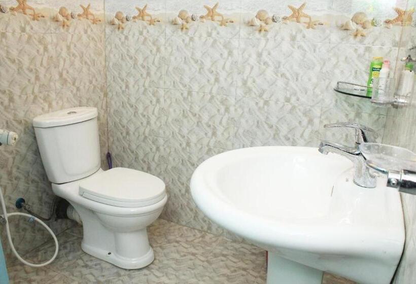 Camera Standard, Bejewelled Sigiriya