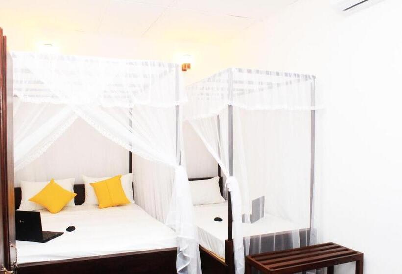 Camera Tripla Deluxe, Bejewelled Sigiriya