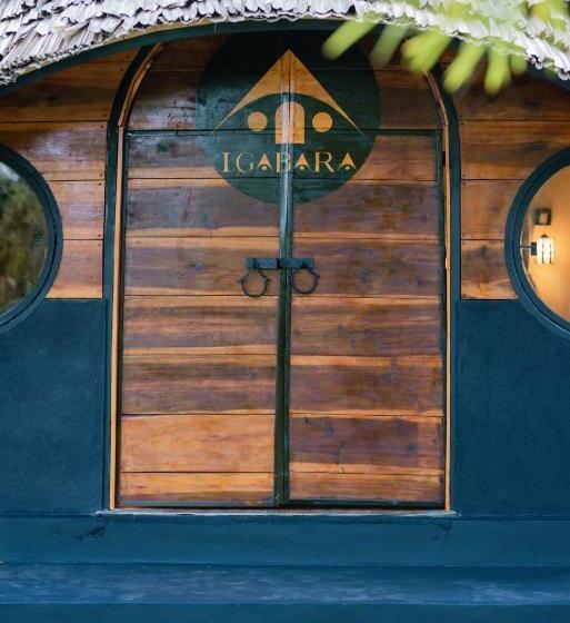 اتاق لوکس با تخت بزرگ, Igabara Hobbit House