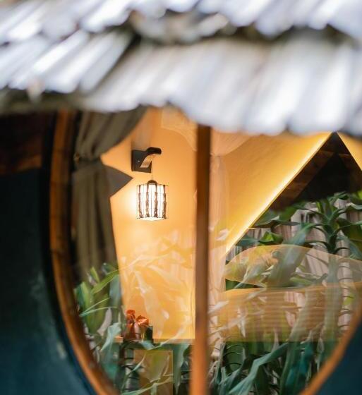 اتاق لوکس با تخت بزرگ, Igabara Hobbit House