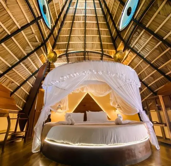 Deluxe Kolmen Hengen Huone, Igabara Hobbit House