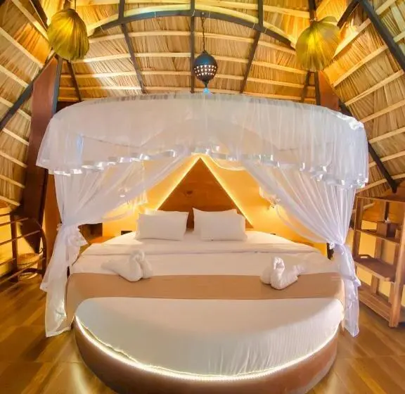 Deluxe Kolmen Hengen Huone, Igabara Hobbit House
