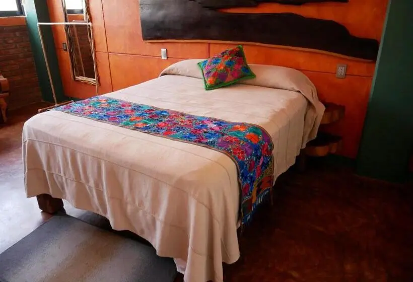 اتاق لوکس, Madre Tierra Hotel & Coworking & Hostal