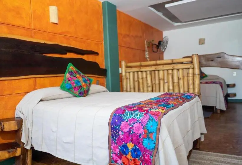 اتاق لوکس, Madre Tierra Hotel & Coworking & Hostal