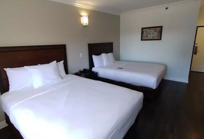 اتاق استاندارد با 2 تخت دوبل, Baymont By Wyndham Ontario