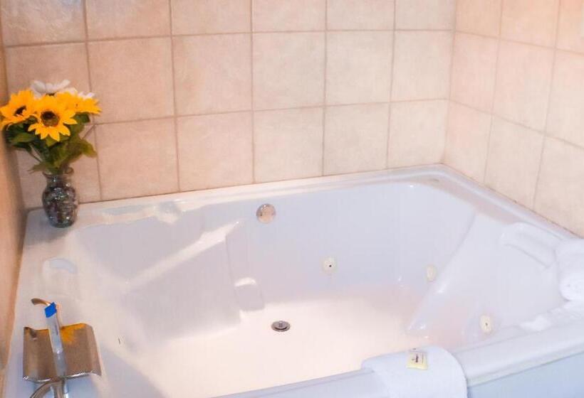 キングサイズベッドのスイートルーム, Victorian Inn & Suites York