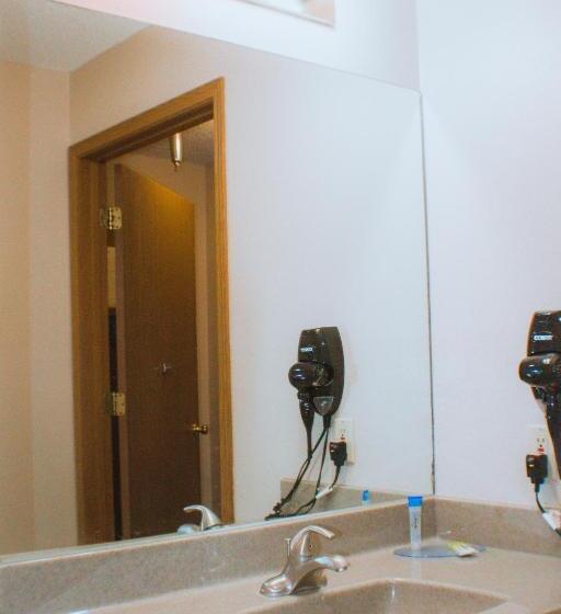 身障者適用キングサイズベッドルーム, Victorian Inn & Suites York