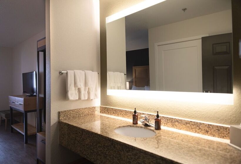 이그제큐티브 스위트, Oxford Suites Redding