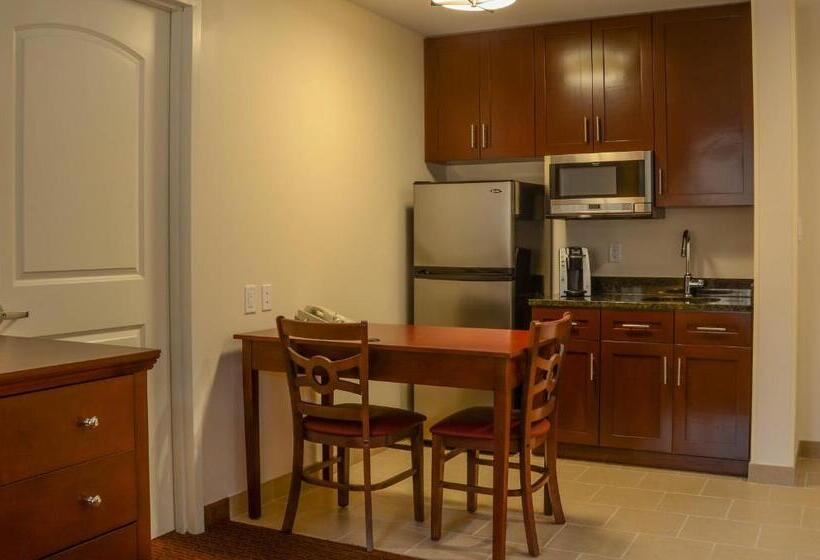 带大床的套房, Penn Wells Lodge