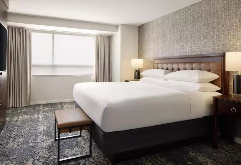 キングサイズベッド、シティビューデラックスルーム, Sheraton Valley Forge King Of Prussia