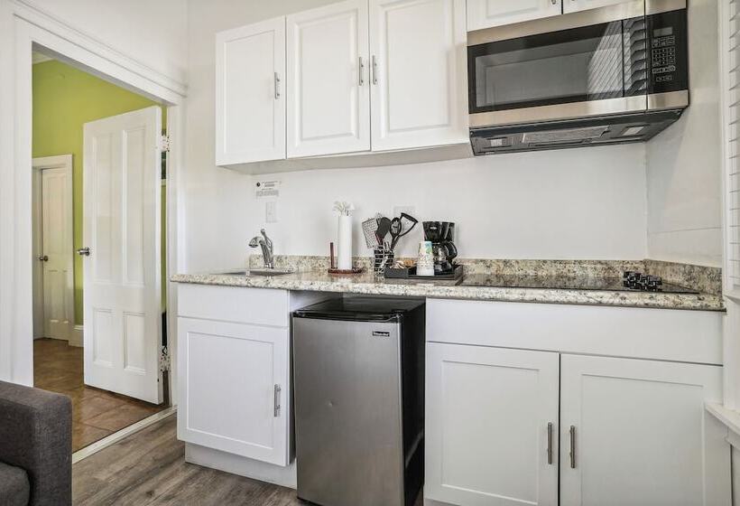 주니어 스위트, The Palms