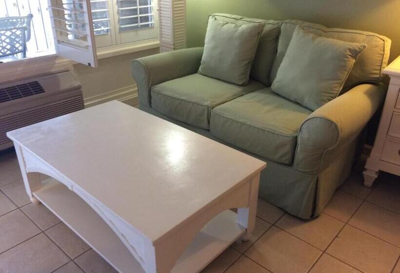 غرفة قياسية سرير كينج, Pirate S Cove Resort And Marina   Stuart