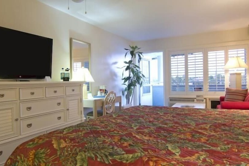 غرفة قياسية سرير كينج, Pirate S Cove Resort And Marina   Stuart